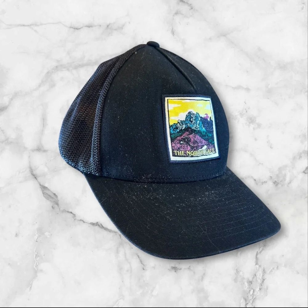 The North Face Black Mesh‎ Trucker Hat Graphic Patch Outdoor Adventure